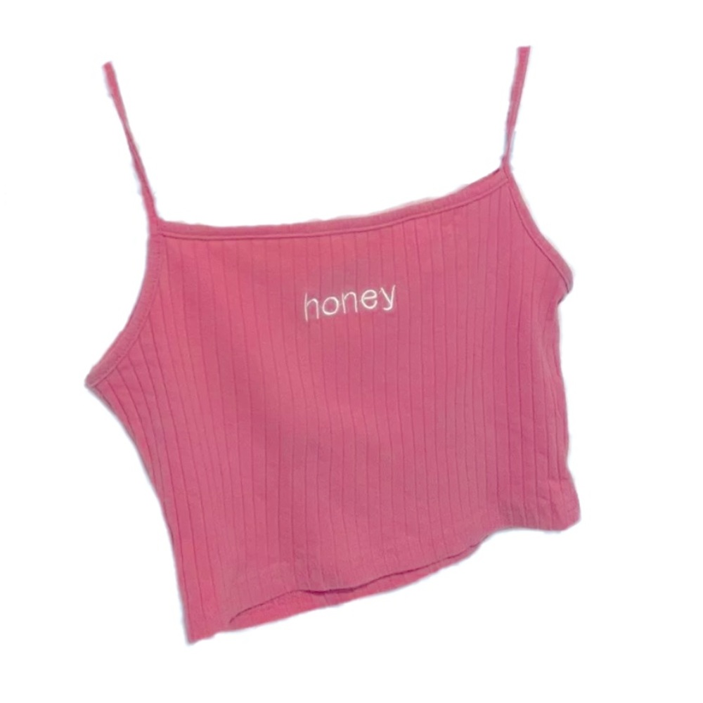 pink tank top